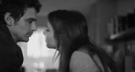 gif kiss|Kiss GIF